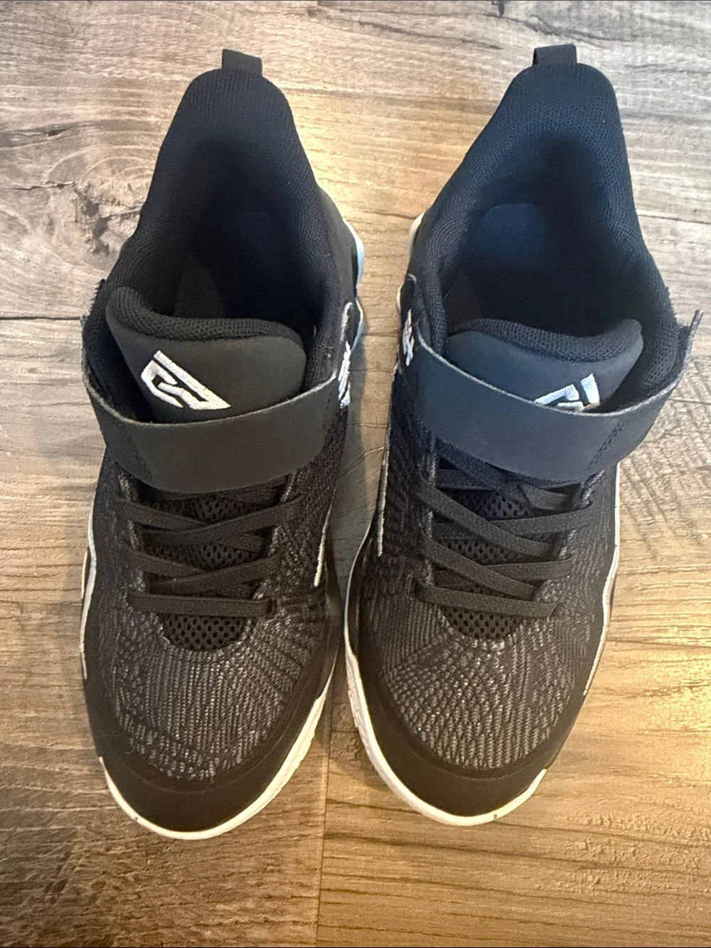 Nike Kids' Black and White Velcro Sneakers (Size 3 Y)
